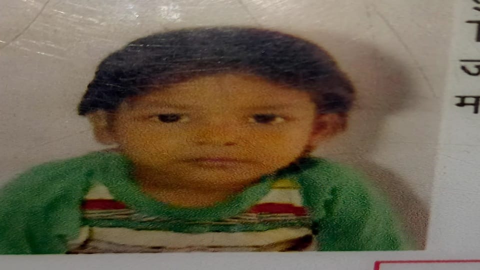girl fell from the roof while catching kite died painfully