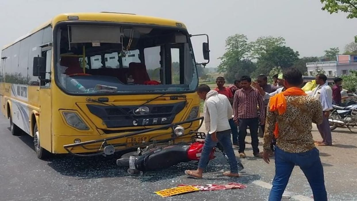 Passenger bus collided with bike in Sitamarhi, both vehicles damaged, one seriously injured
