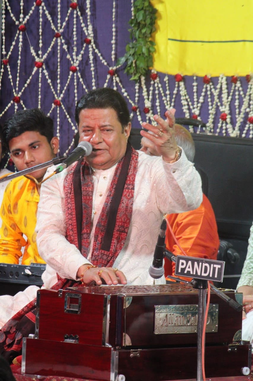 Sankatmochan Music Festival People danced to the song Mira Ho Gayi Magan of Anoop Jalota