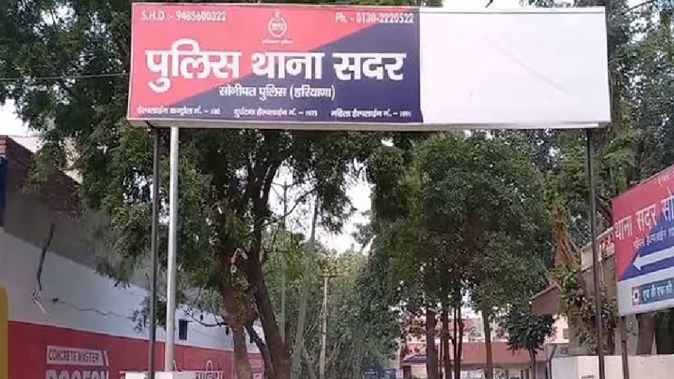 miscreants looted car at pistol point at couple In Sonipat