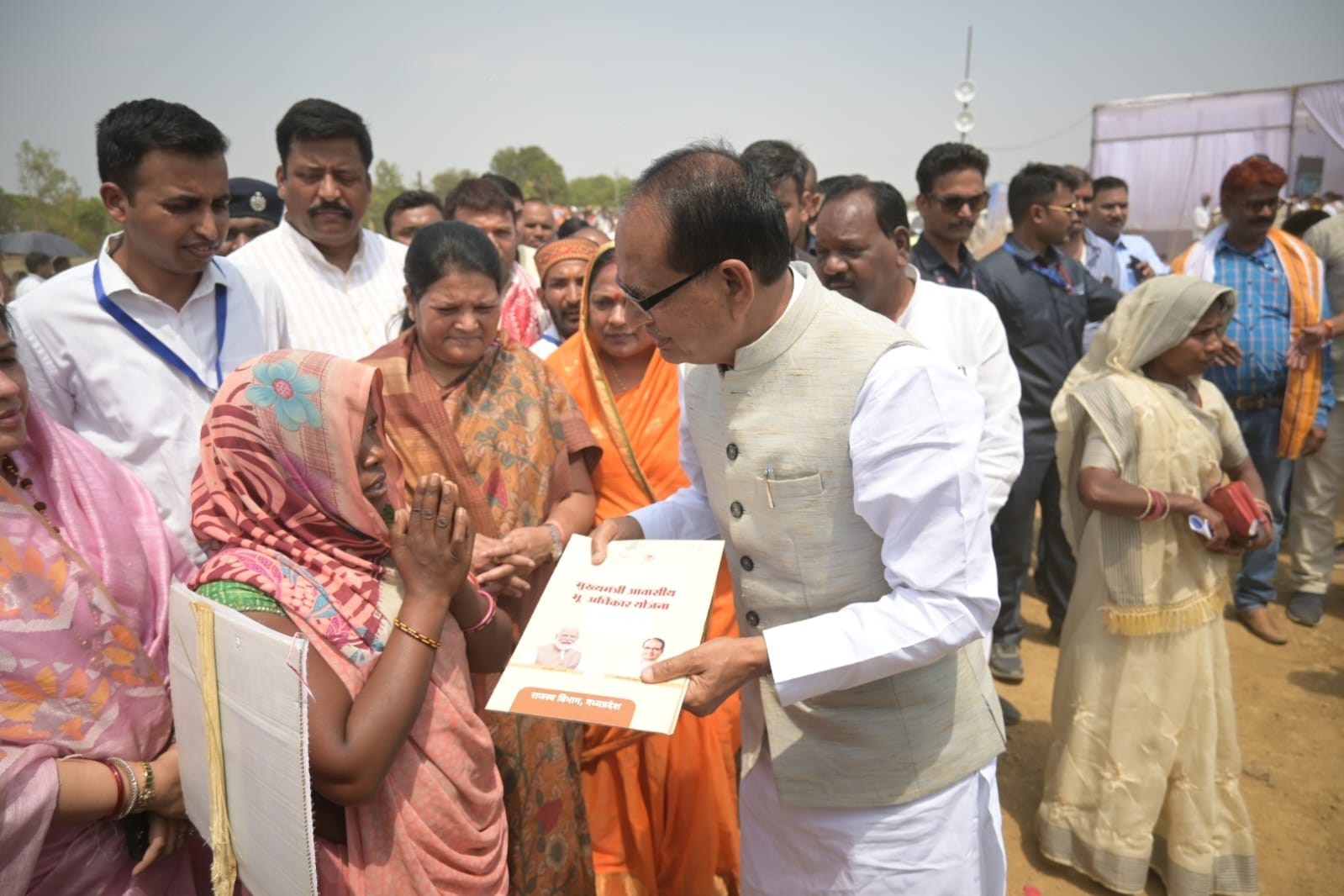 Shivraj's promise- every homeless poor will be made land owner by giving lease, no one will be deprived of lan