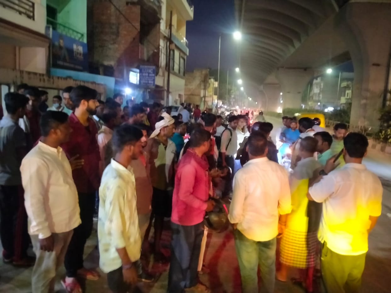 Road Accident in varanasi Three youths died due to collision of tractor and truck