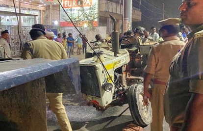 Road Accident in varanasi Three youths died due to collision of tractor and truck