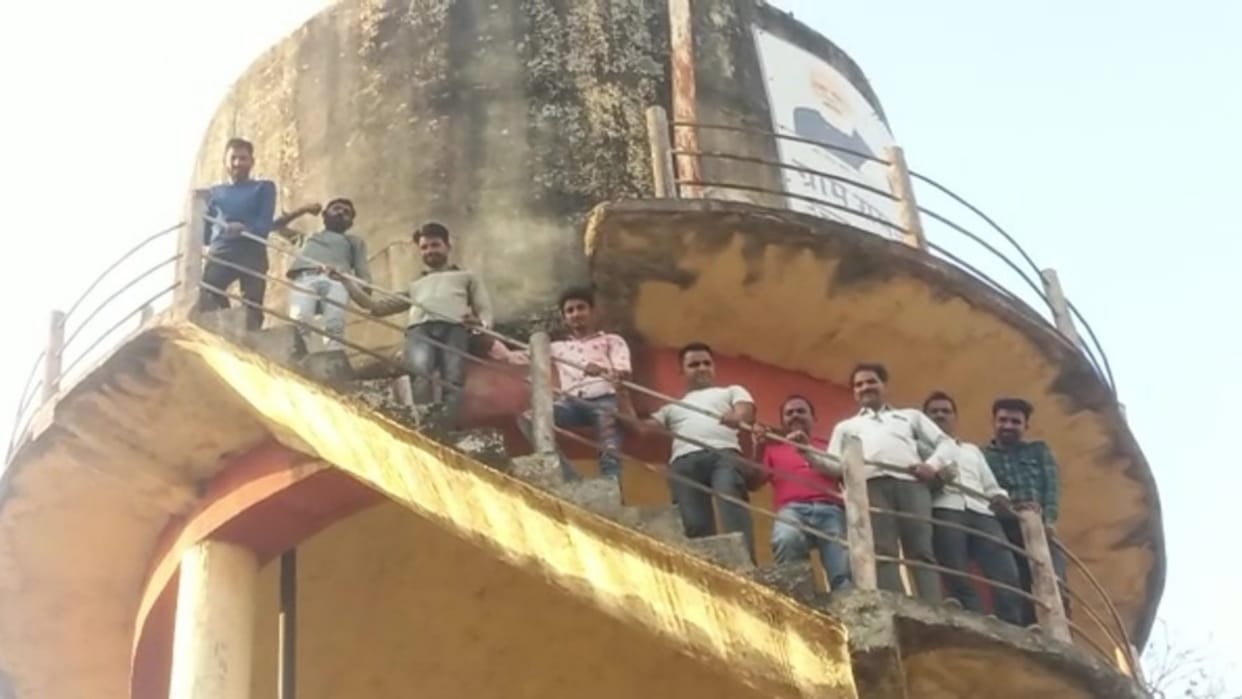 villagers of Ramnagar protested by climbing a water tank, demanding construction of a road in Sehore