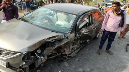 Jaunpur: सड़क हादसों में युवक सहित दो लोगों की मौत, दो कारों के बीच दबकर युवक की गई जान Two people including young man died in road accident in jaunpur man crushed between two cars