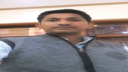 Hathras News: पेड़ पर लटका मिला युवक का शव, गृहक्लेश के चलते खुदकुशी की आशंका dead body of a young man found hanging on a tree