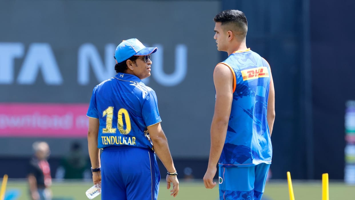 IPL 2023 Sachin Tendulkar son Arjun Tendulkar debut for Mumbai Indians vs kolkata knight riders