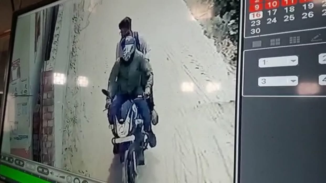Chain snatching and firing happened in broad daylight just 150 meters away from police station in Sitamarhi