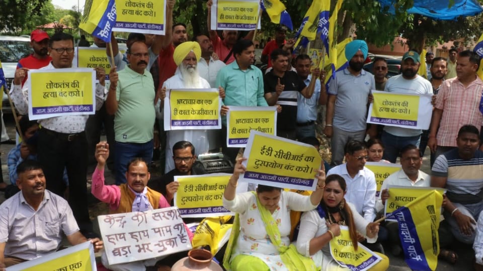 Aam Aadmi Party leaders protest in Chandigarh in support of Arvind Kejriwal after CBI notice