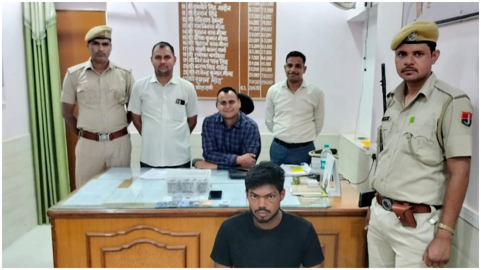 Cyber thug arrested with 5 ATM machines in Dausa 3.5 lakh recovered
