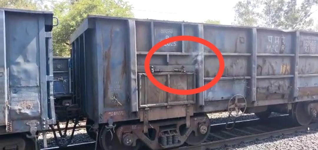 A fire broke out in a goods train carrying coal coming to Damoh, the train was stopped at Bandakpur as soon as