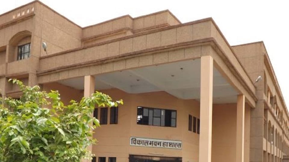 Officers and employees including DPRO found absent