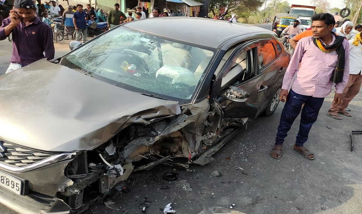 Two people including young man died in road accident in jaunpur man crushed between two cars