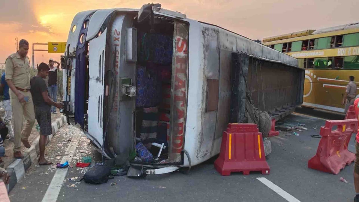 Etawah: Sleeper bus overturned on Agra-Lucknow Expressway, nine passengers injured
