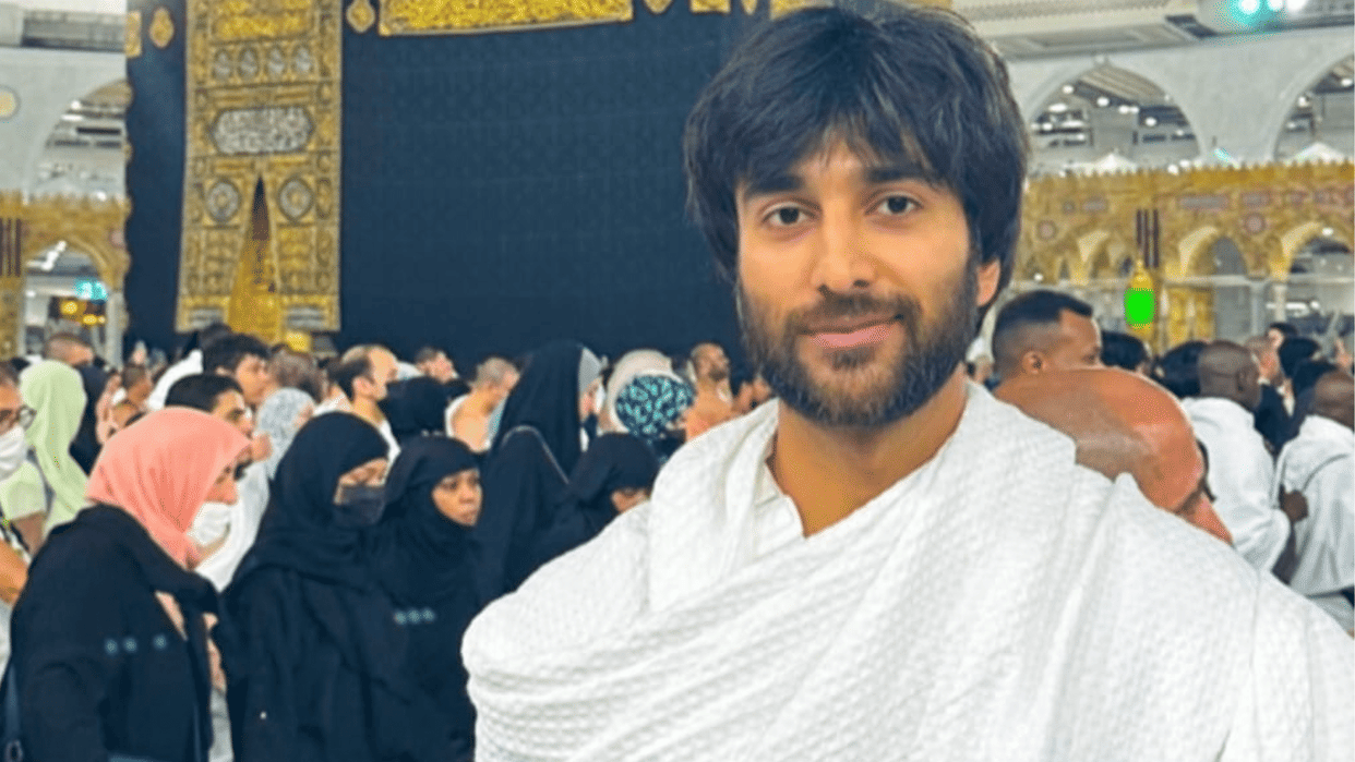Bollywood Actor Meezaan Jafri Perform Umrah Ramadan 2023 Shared Photos from Mecca