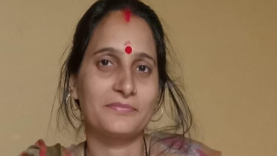 Woman died due to bullet injury husband said shot himself with licensed revolver after fight in Gorakhpur
