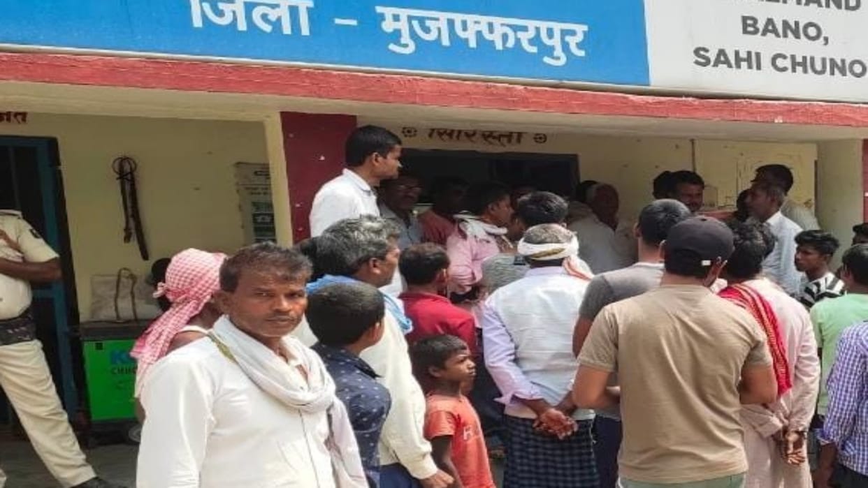 Miscreants opened fire on a brick kiln businessman for opposing against loot in Muzaffarpur