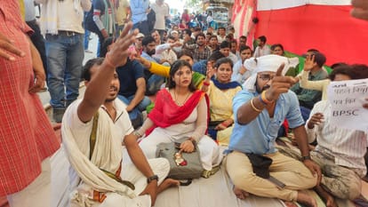 Bihar Teacher Vacancy: Opposition to the new teacher manual, teacher candidates protesting in the hot sun