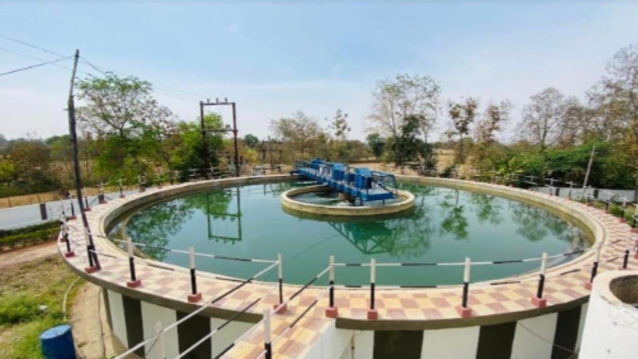 Contaminated water coming from the pipeline, danger of spreading disease in the village