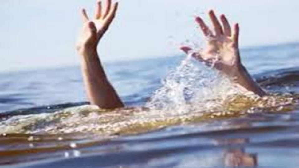 Death of two youths who went to bathe in the drain