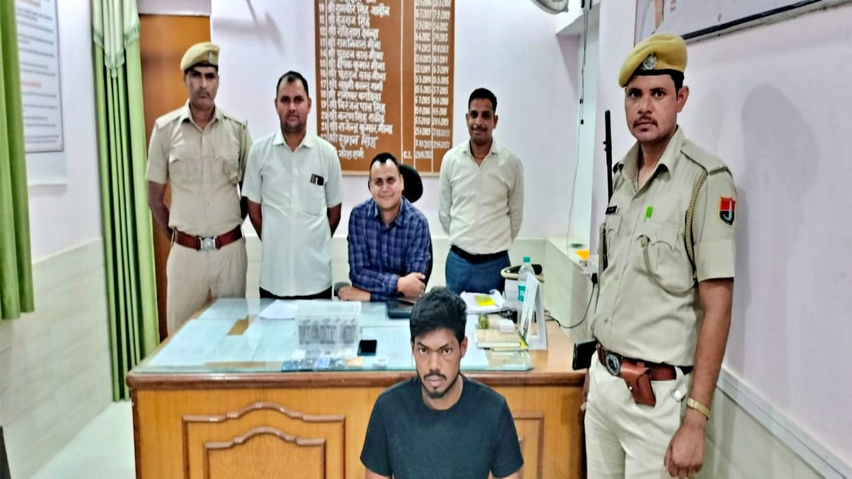 Cyber thug arrested with five ATM machines in Dausa, Rs 3.5 lakh recovered