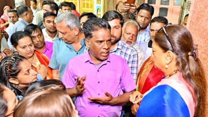 Vasundhara Raje lit 80 lamps of justice in Chandpol Hanuman temple