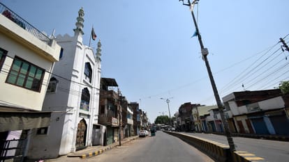 Atiq-Ashraf massacre: After three years, undeclared lockdown once again seen in Sangam city, silence remained