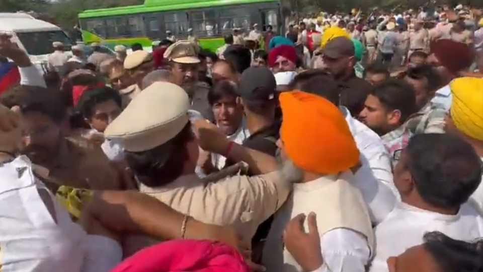 Punjab AAP protest at Singhu border in support of Arvind Kejriwal