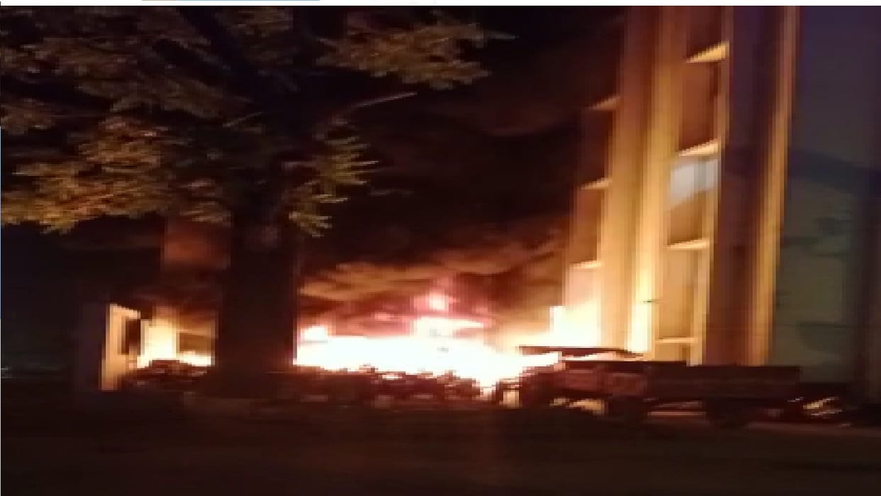 Fire in near Raipur City Kotwali police station, many vehicles burnt to ashes
