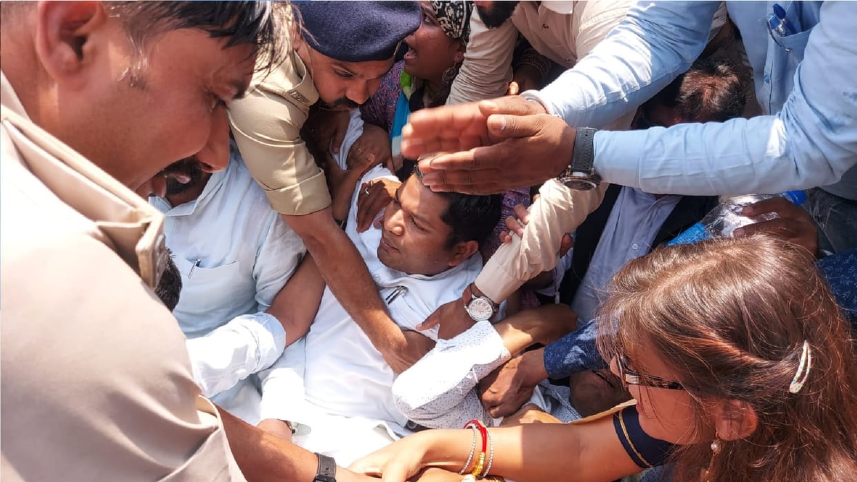 Delhi CM Kejriwal questioned by CBI: Furious AAP workers protest in Raipur