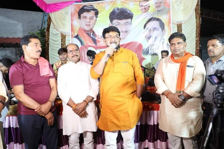 Panchayat Minister Sisodia sang bhajan in Ratri Chaupal, Rathkheda donated notes