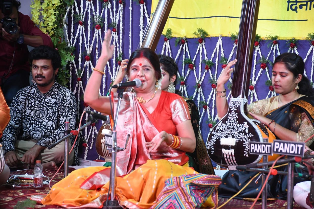 Sankatmochan Sangeet Samaroh: The court echoed with Malini Awasthi's melodious renditions of Dadra, Thumri, Ho