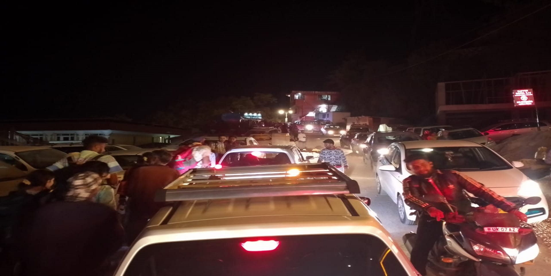 Weekend Crowd of tourists gathered in Mussoorie on weekend there was a jam 70 percent hotels were packed