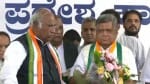 कांग्रेस अध्यक्ष मल्लिकार्जुन खरगे के साथ जगदीश शेट्टार।