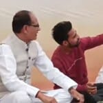 सीधी में शिवराज के साथ भोज का लुत्फ उठाता अरविंद गुप्ता।