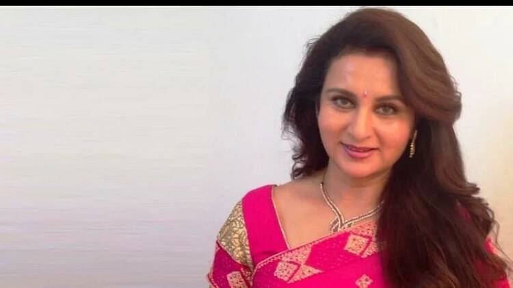 Poonam Dhillon Birthday special Known Unknown Fact about Actress Life and career