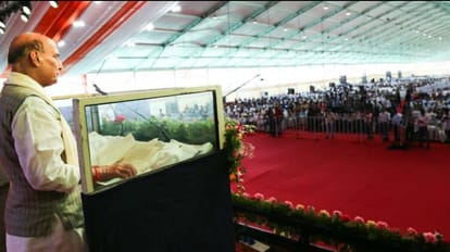Rajnath Singh: 'जो कुछ नहीं कर पाते, वे भारत जोड़ने निकल पड़ते हैं', बिना नाम लिए राहुल पर राजनाथ सिंह का तंज Rajnath Singh targeted Congress leader Rahul Gandhi without naming him In Gir Somnath