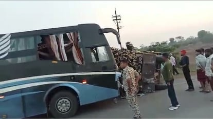 बस-ट्रैक्टर की भिड़ंत में दो की मौत: राजनांदगांव में NH-53 पर हादसा, पांच घायल; महाराष्ट्र से जा रही थी रायपुर two killed, five injured in Maharashtra to Raipur bus accident in Rajnandgaon