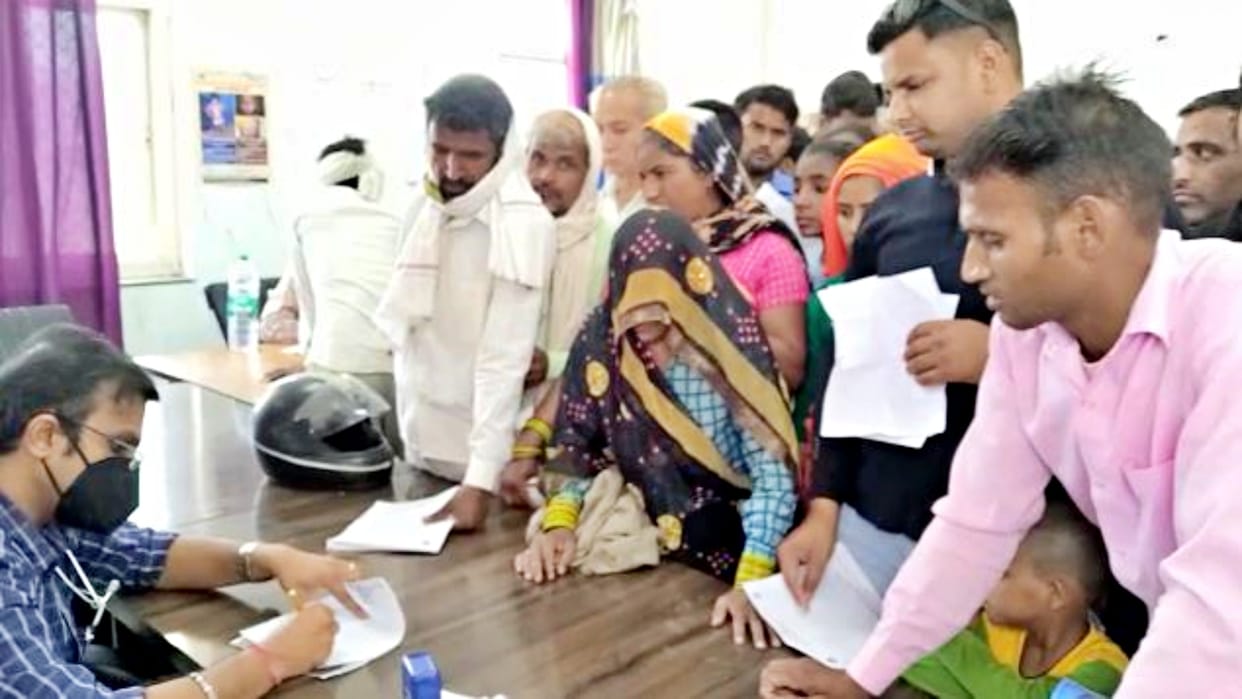 Bharatpur News People returning disappointed due to end of Corona vaccine Haj pilgrims have most trouble