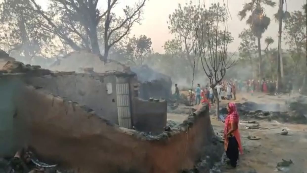 Fierce fire gutted 35 houses in Bhagalpur, more than two dozen cattle burnt