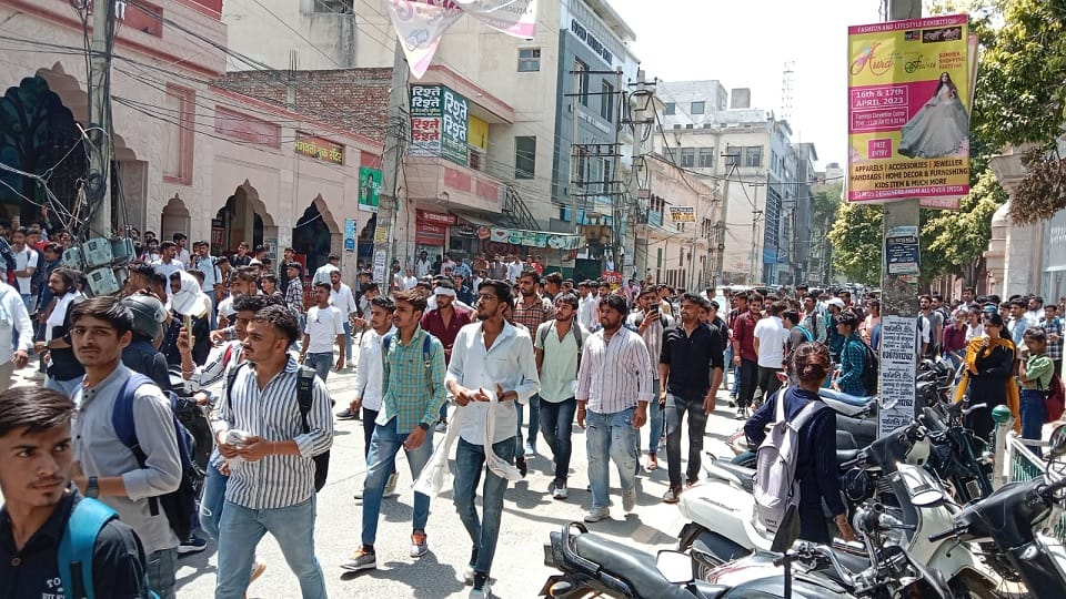 Police lathicharge on Demonstration of students in Hisar Jat College