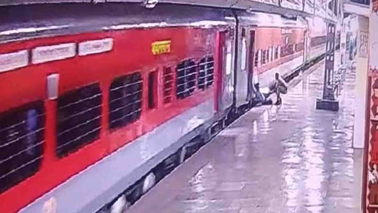 RPF constable saved passenger's life, incident captured in CCTV