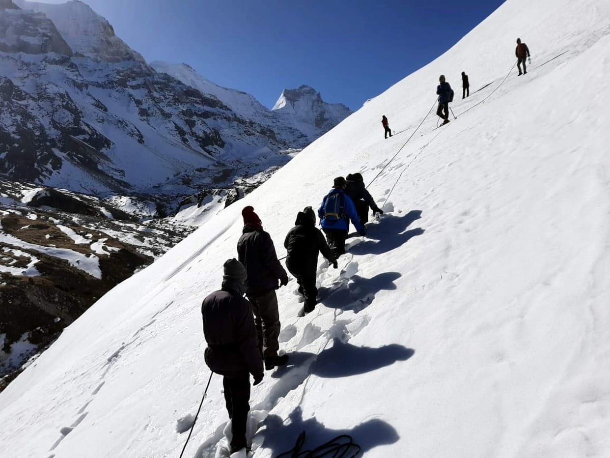 Uttarkashi: Trekkers return from just 200 meters away from kedartal trek due to Heavy snowfall