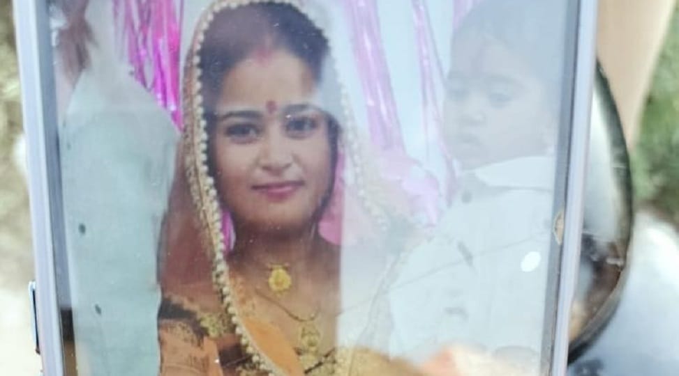 Husband refused to go to maternal home then wife committed suicide by shooting in khurja