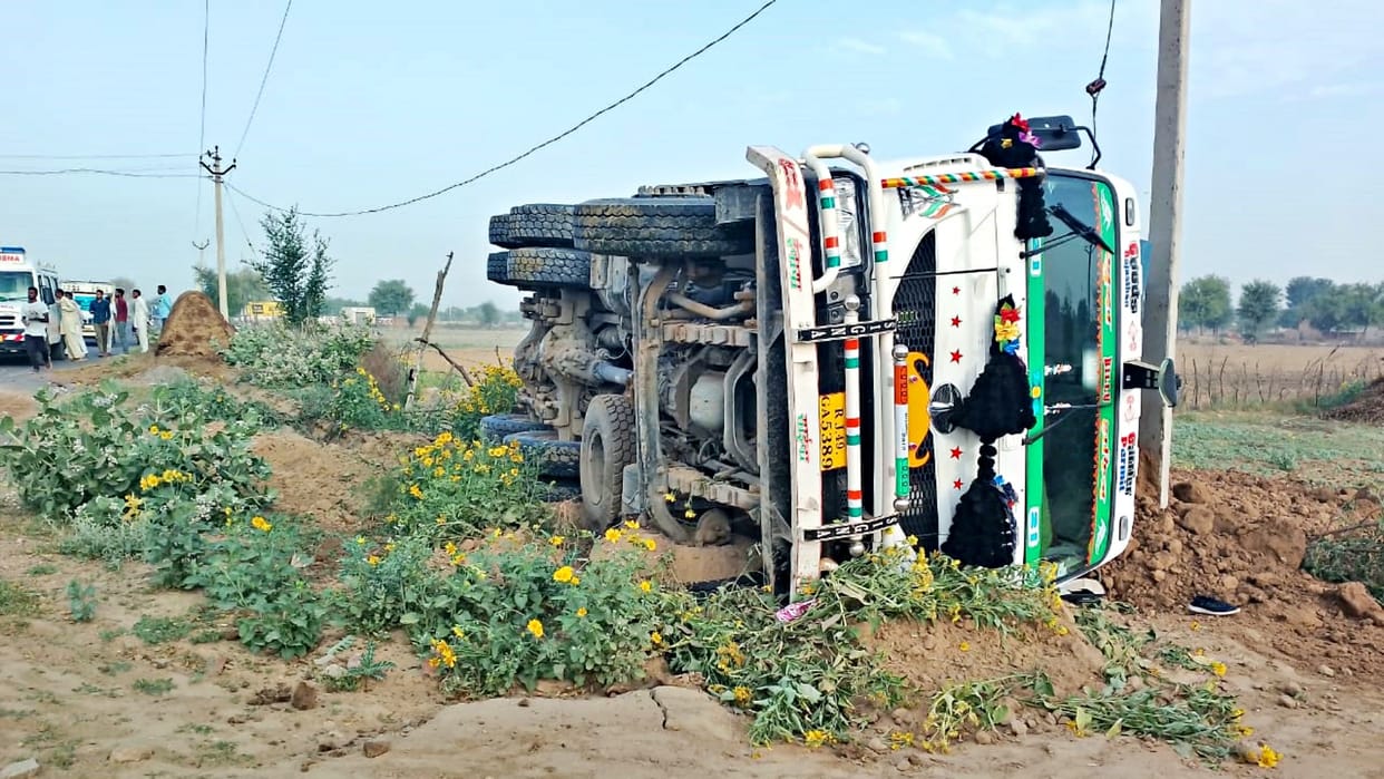 bike rider youth died due to truck collision in hanumangarh district