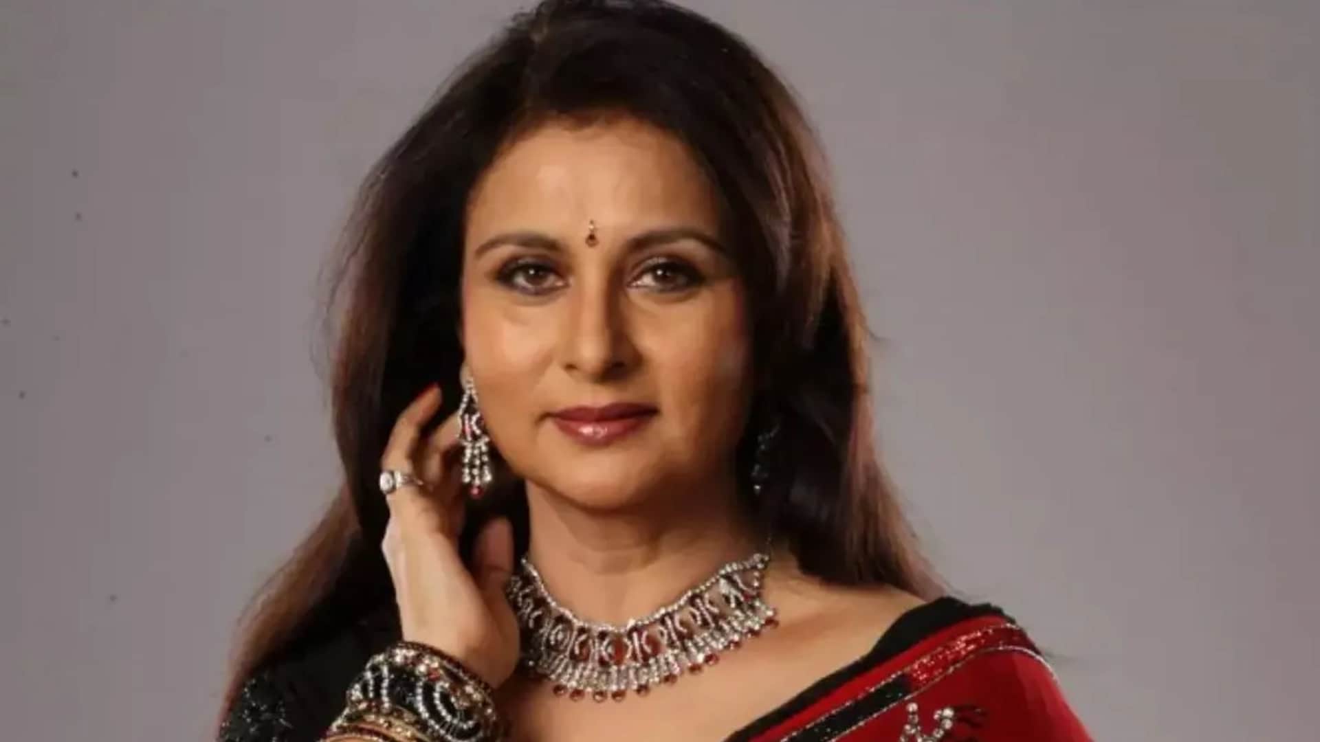Poonam Dhillon Birthday special Known Unknown Fact about Actress Life and career