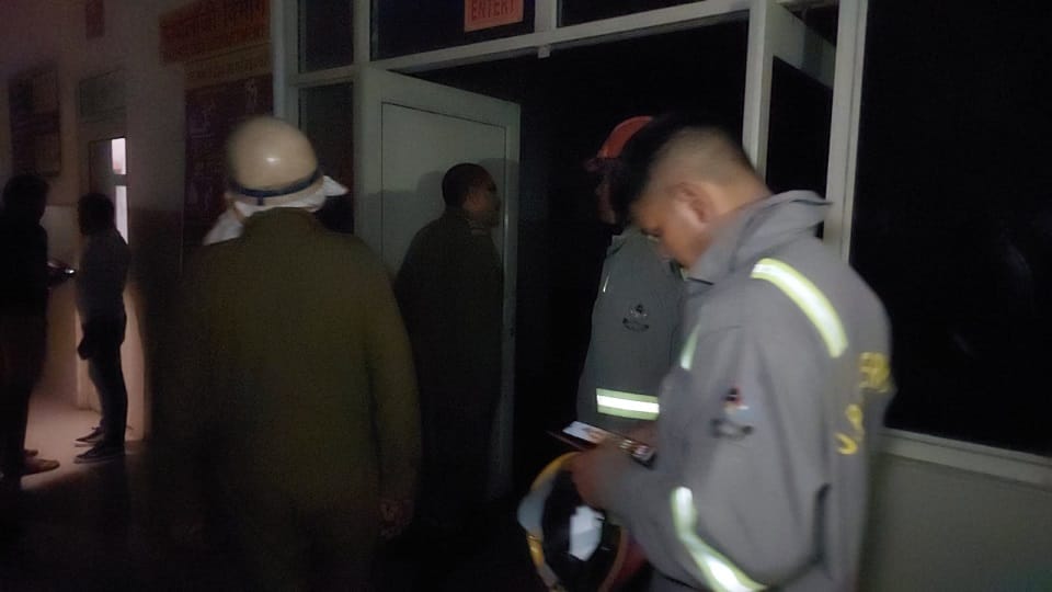Fierce fire broke out in the district hospital of Mathura patients were taken out