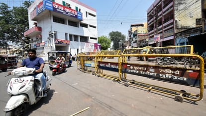 Loss of seven hundred crores in two days due to stoppage of internet service, car, food booking and
