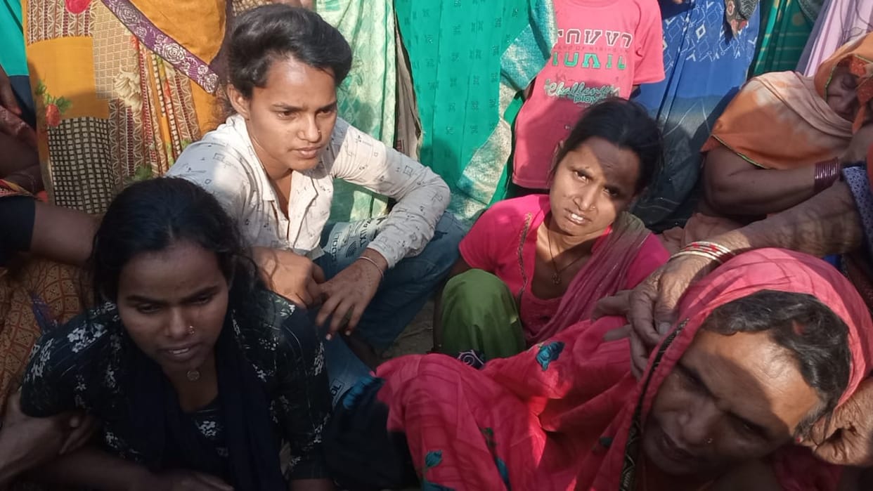Tragic accident in Ghazipur Three including father and son died due to high tension line