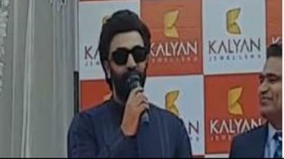 Actor Ranbir Kapoor reached Agra Vehicles stopped on MG Road